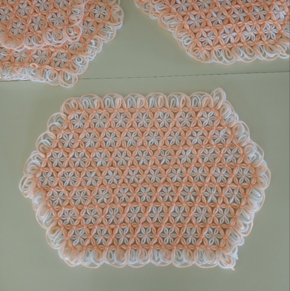 Vintage Crochet Flower Star Placemats And Lazy Susan Mat Set of 5 - Picture 6 of 11